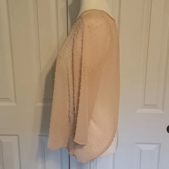 Beautiful light pinkish/cream blouse - Picture 3 of 5